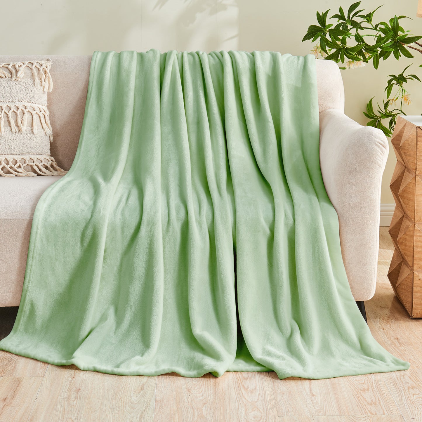 Gogreen Fleece Throw Blanket for Couch & Bed - Lightweight Plush Cozy Fuzzy Soft Blankets and Throws for Sofa