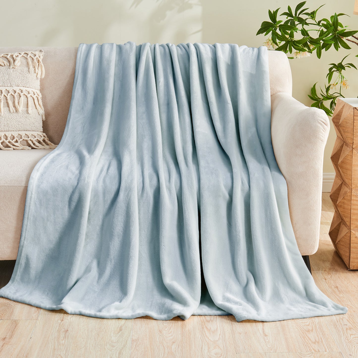 Gogreen Fleece Throw Blanket for Couch & Bed - Lightweight Plush Cozy Fuzzy Soft Blankets and Throws for Sofa