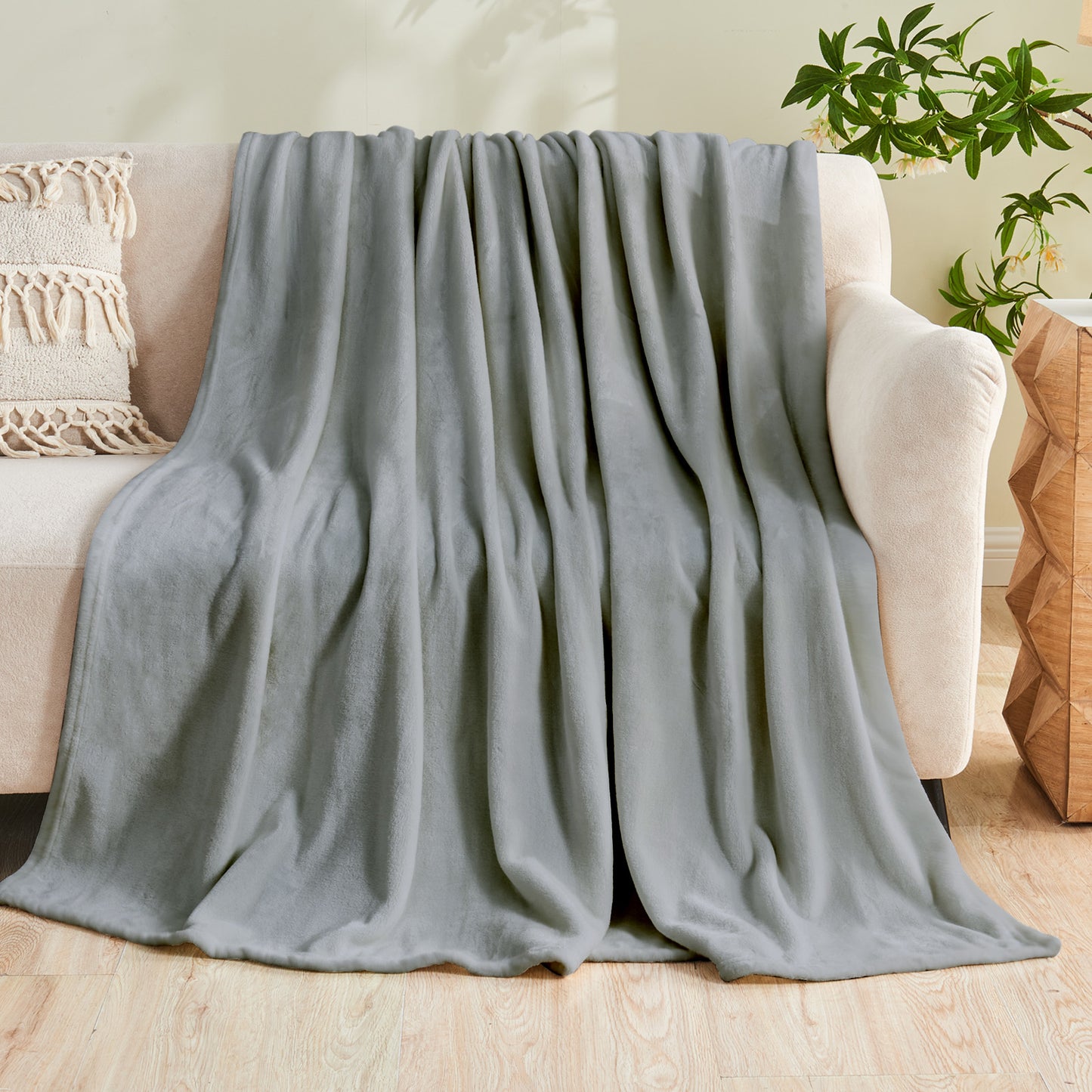 Gogreen Fleece Throw Blanket for Couch & Bed - Lightweight Plush Cozy Fuzzy Soft Blankets and Throws for Sofa