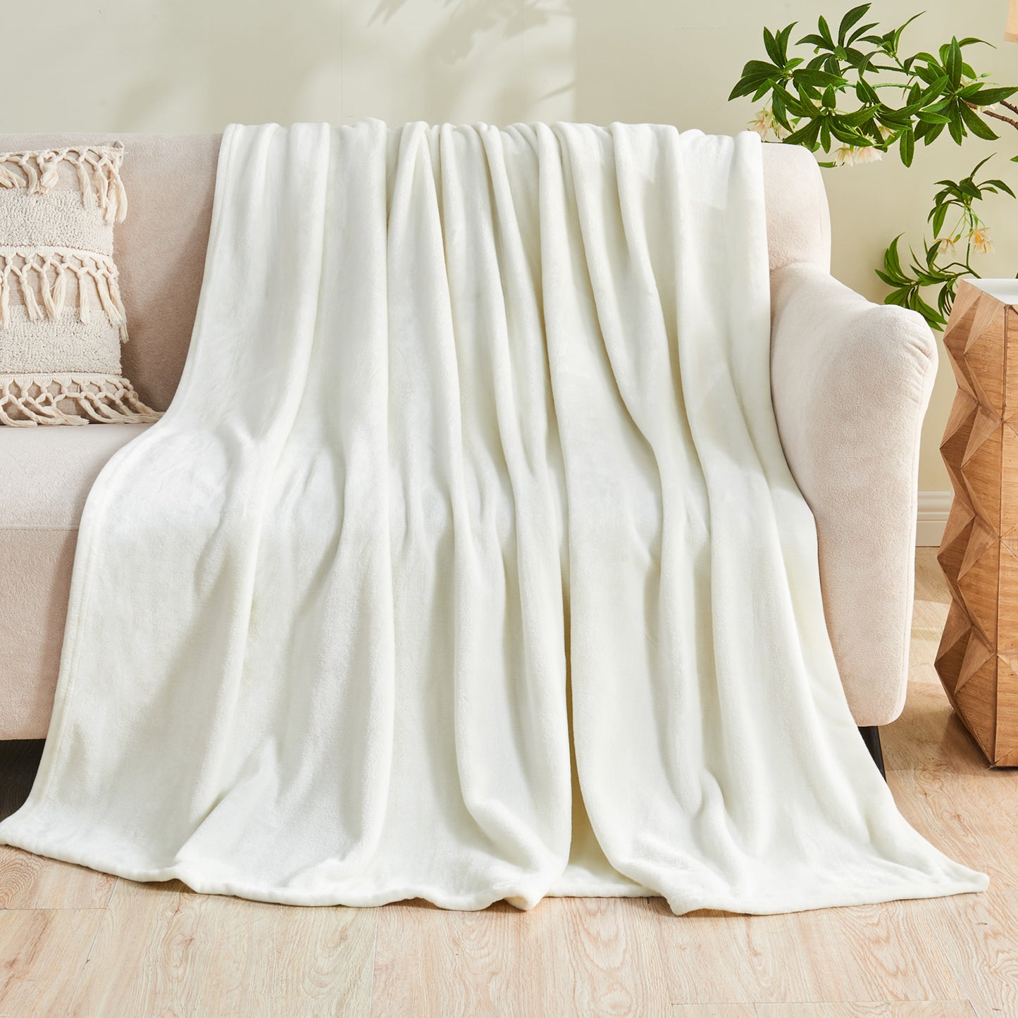 Gogreen Fleece Throw Blanket for Couch & Bed - Lightweight Plush Cozy Fuzzy Soft Blankets and Throws for Sofa